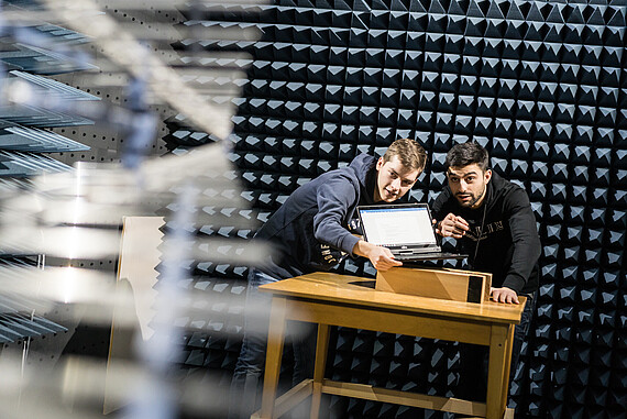 
                                Kommunikationstechnik Antennenraum
                            