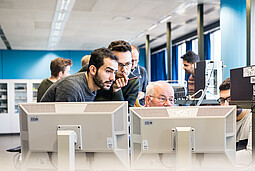 Labor   Prof. Kölzer und  Studierendengruppe, Labor für Digita 
                Labor   Prof. Kölzer und  Studierendengruppe, Labor für Digitale Schaltungstechnik