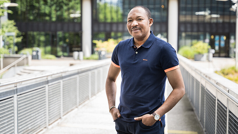 HAW Hamburg, Fakultät W&S, Department Soziale Arbeit, Professor Louis Henri Seukwa, Professor für Erziehungswissenschaften, Fotografiert am Berliner Tor 5 am 22.6.2020