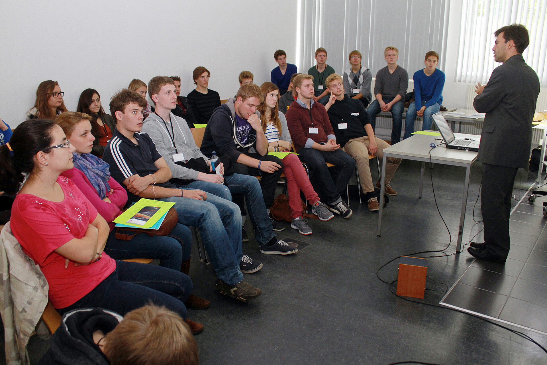 
                                                Speeddating mit Schüler*innen
                                            