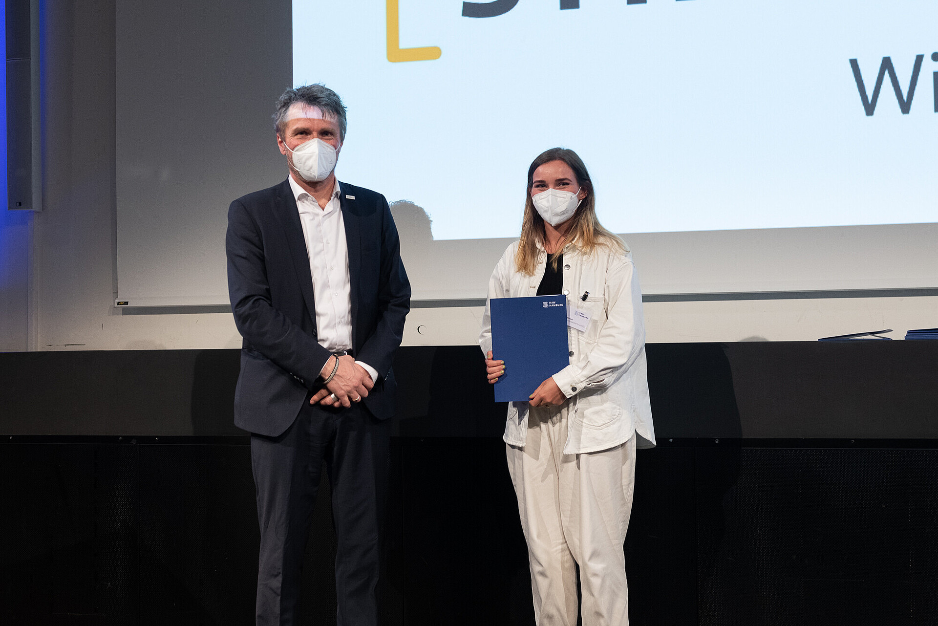 
                                                HAW Hamburg lädt die neuen Deutschlandstipendiat*innen und ihre Förder*innen zur Urkundenvergabe in das Forum Finkenau ein
                                            