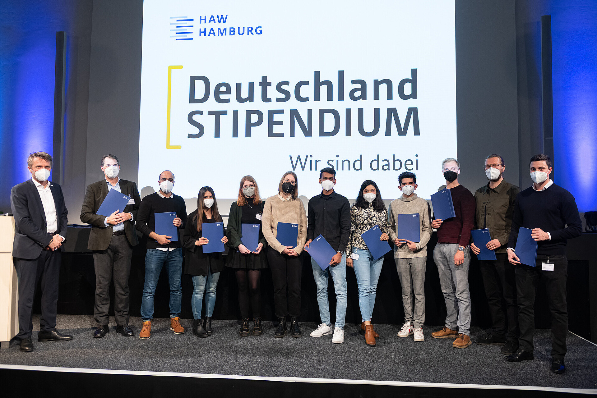 HAW Hamburg invites the new scholarship winners and their sponsors to the awards ceremony at the Forum Finkenau.