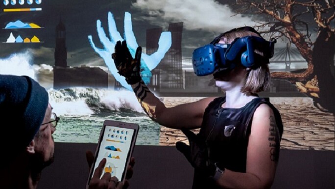 BMBF-geförderte Projekt "Klima-ACT! – Förderung des Klimahandelns durch immersives Erleben" Das BMBF-geförderte Projekt "Klima-ACT! – Förderung des Klimahandelns durch immersives Erleben" erforscht das Potenzial immersiver Technologien, die Motivation für ein klimafreundlicheres Verhalten zu steigern.