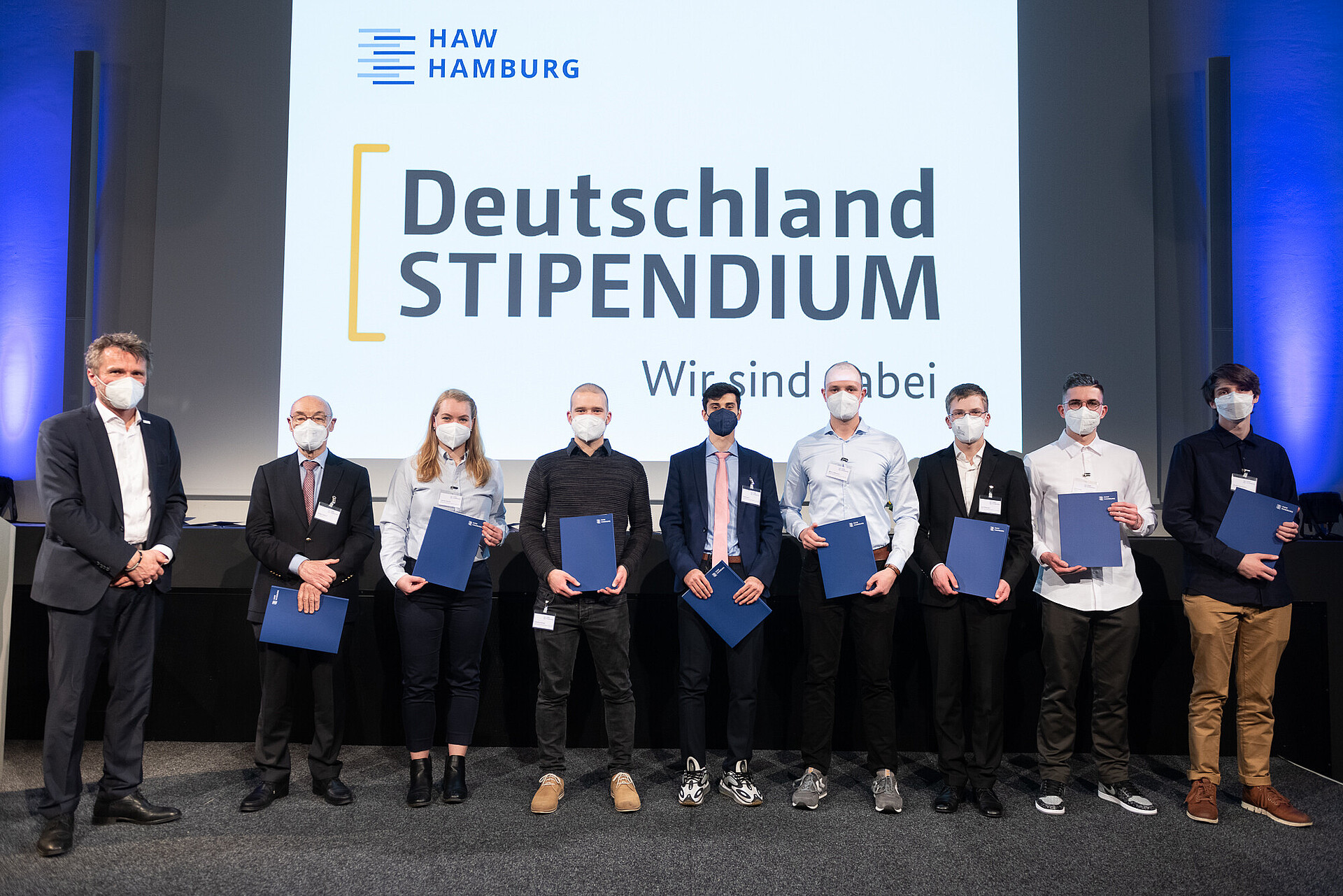 HAW Hamburg invites the new scholarship winners and their sponsors to the awards ceremony at the Forum Finkenau.