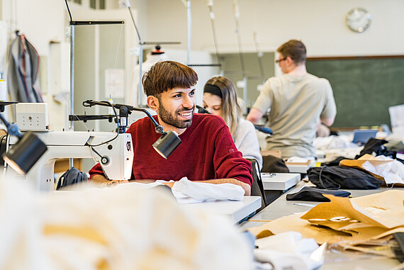 
                                DMI, Design, MoKoTex, Labor Fertigungstechnik, Martina Lutz
                            