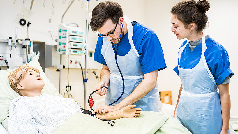 Fakultät Wirtschaft und Soziales, Department Pflege und Managem Fakultät Wirtschaft und Soziales, Department Pflege und Management, BA Pflege Dual und IGM, Studierende im Skills Lab