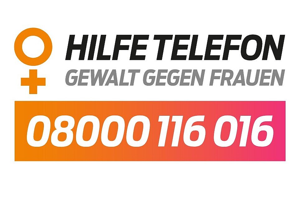 Das Bild zeigt die Nummer des Hilfetelefons gegen Gewalt an Frauen. Die Nummer lautet null acht null null null eins eins sechs null eins sechs.