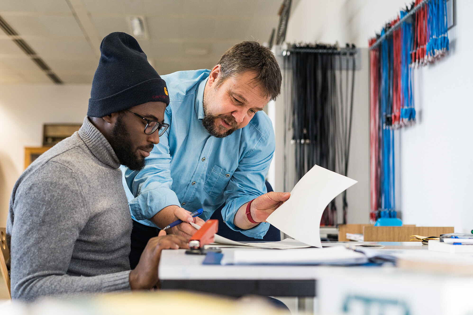 Labor für Grundlagen der Elektrotechnik Prof. Mit Studierendeng 
                Labor für Grundlagen der Elektrotechnik Prof. Mit Studierendengruppe