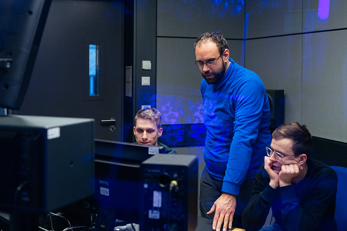 Studierende des Departments Medientechnik im Tonlabor