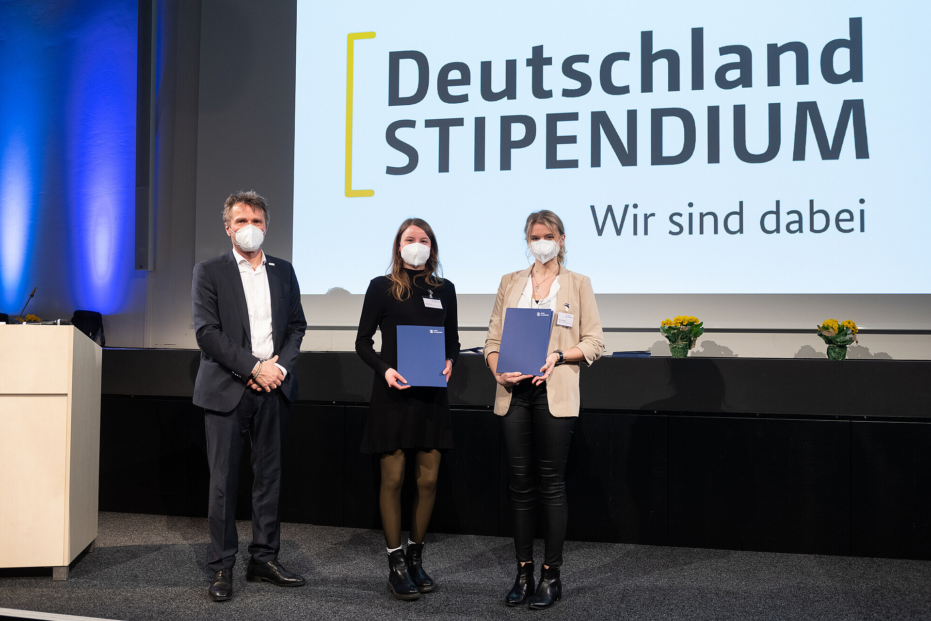 
                                                HAW Hamburg lädt die neuen Deutschlandstipendiat*innen und ihre Förder*innen zur Urkundenvergabe in das Forum Finkenau ein
                                            