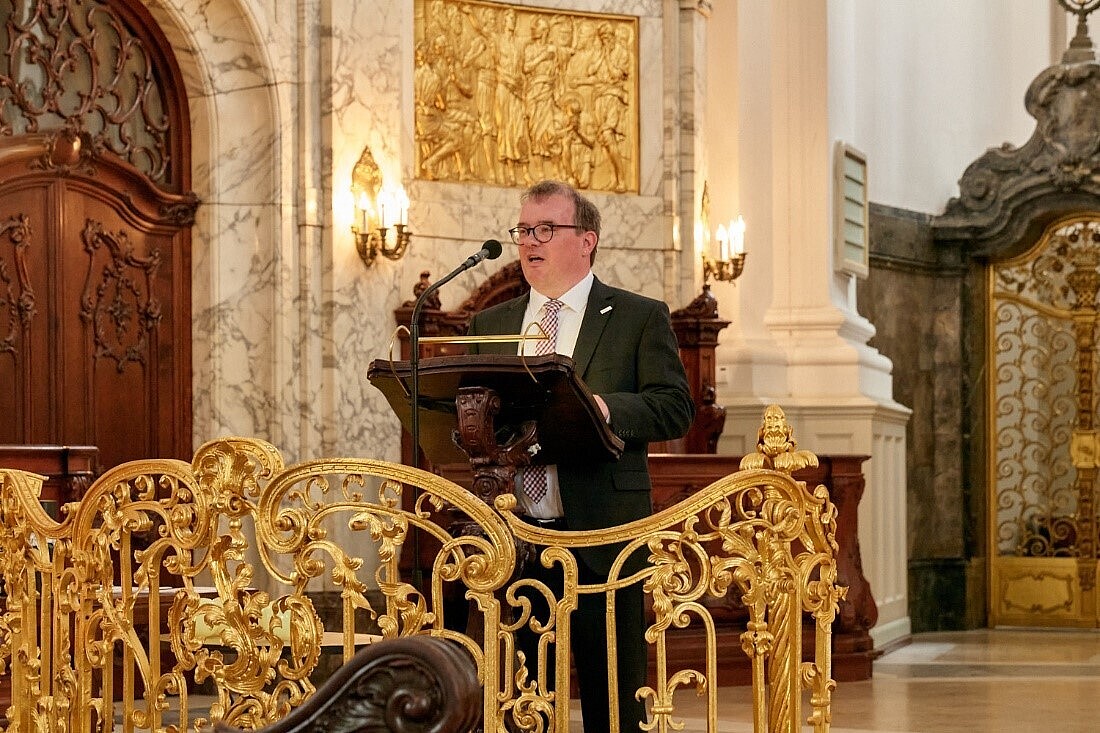 Zeugnisverleihung in der St. Michaelis Kirche Zeugnisverleihung in der St. Michaelis Kirche