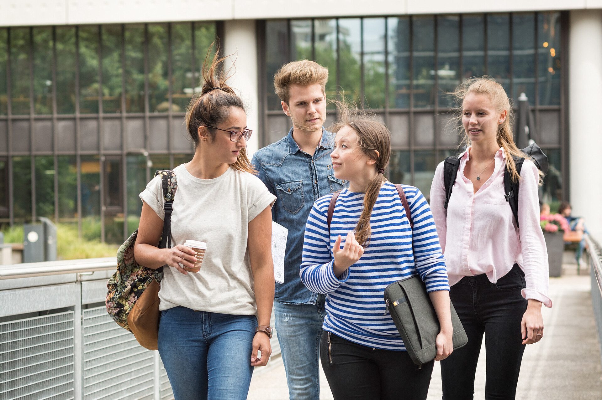 Campus Berliner Tor mit Studierenden